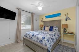 Charming Destin Condo: Walk to Beach, Sleeps 4