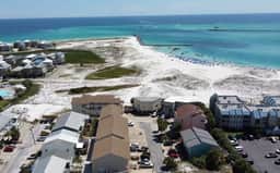 Spacious Getaway: Cozy Stay, Sleeps 6, Near Beach