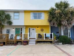 Spacious Townhouse w/ Deck, 2 King Beds & Relaxing Vibes