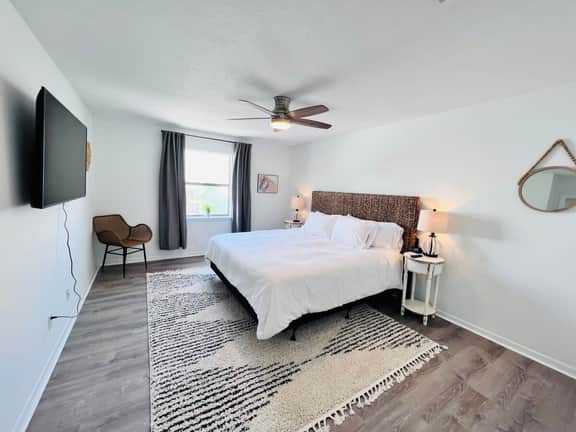 Spacious Getaway: Cozy Stay, Sleeps 6, Near Beach