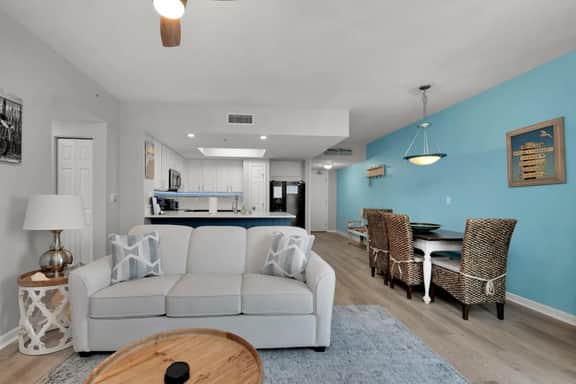 Family Resort-2BR King Suite | Pool View | Destin