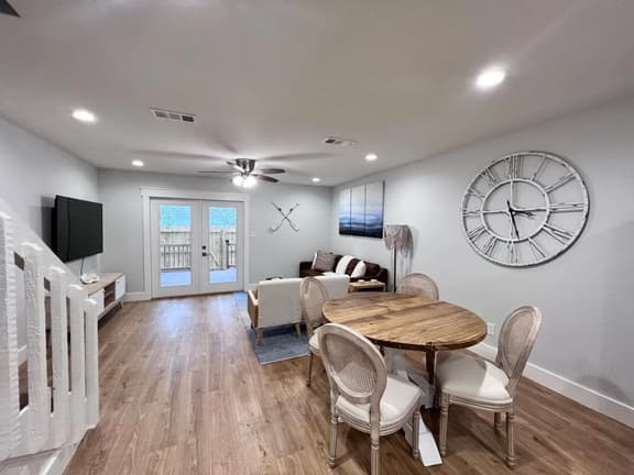 Spacious Townhouse w/ Deck, 2 King Beds & Relaxing Vibes