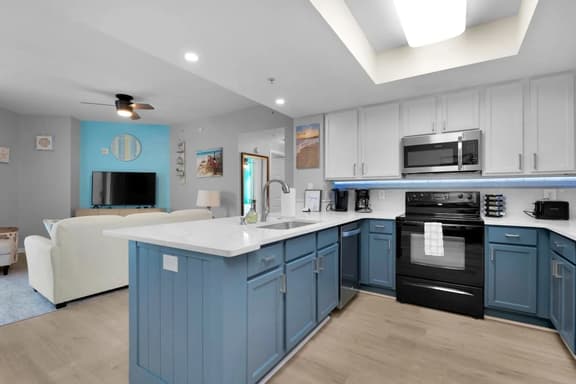 Family Resort-2BR King Suite | Pool View | Destin